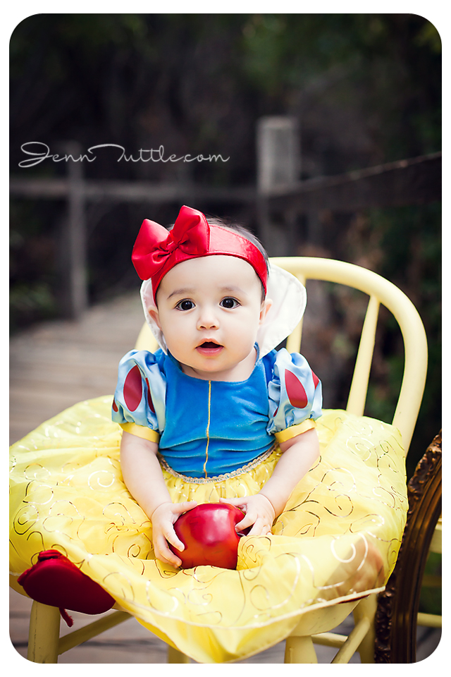 Oh my goodness what a fun shoot from snow white to a ballerina to an adorable pumpkin patch this little cutie rocks it every time i see her Oh my goodness what a fun shoot from snow white to a ballerina to an adorable pumpkin patch this little cutie rocks it every time i see her